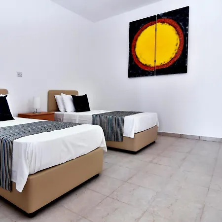 In Sleeps 8 With Pool And Air Con Willa *