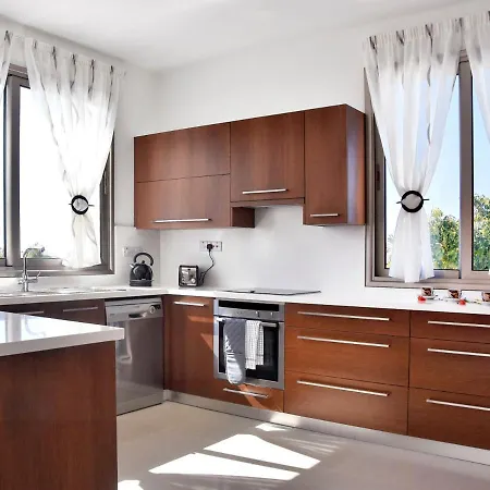 In Sleeps 8 With Pool And Air Con Willa Peja